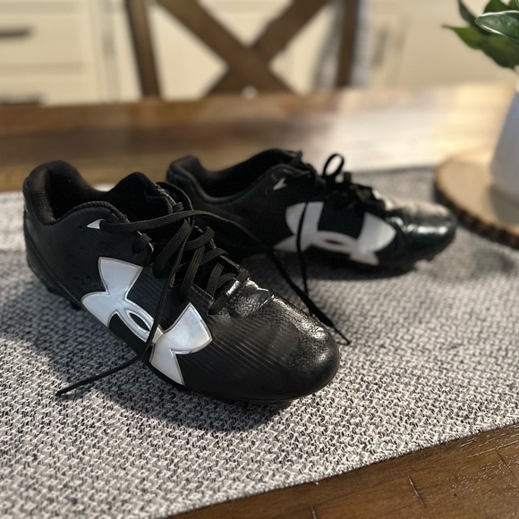 Under Armour Soccer Cleats Youth Size 6Y - Picture 2 of 6